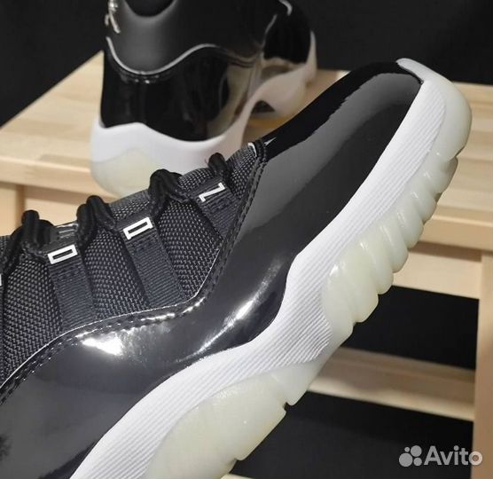 Кроссовки Nike Air Jordan 11 чёрные высокие