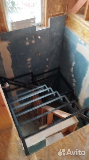 Лестница на металлокаркасе