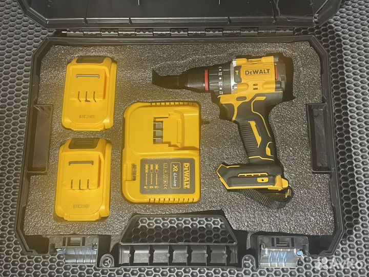 Шуруповерт бесщеточный DeWalt 18