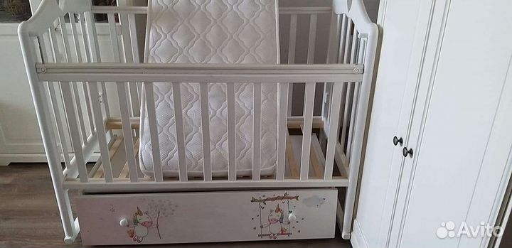 Детская кроватка с маятником + матрас
