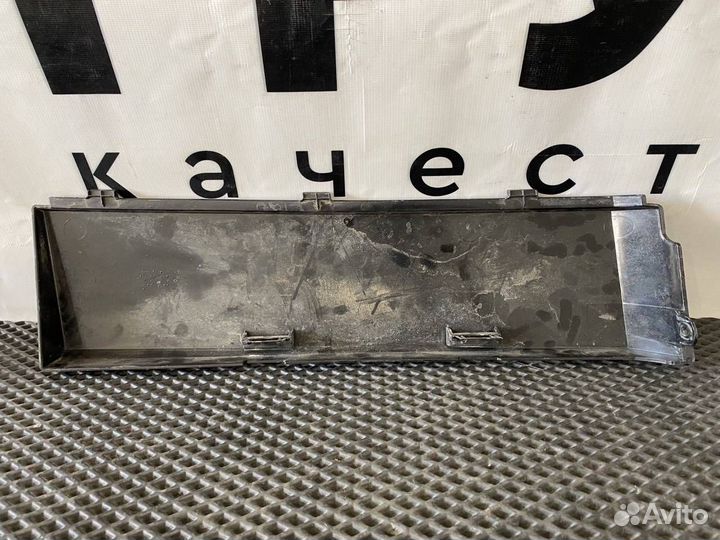 Накладка на решетку радиатора правая Renault