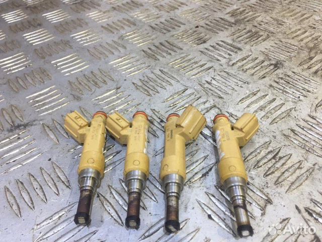 Форсунка топливная Toyota Corolla E150 1zrfe