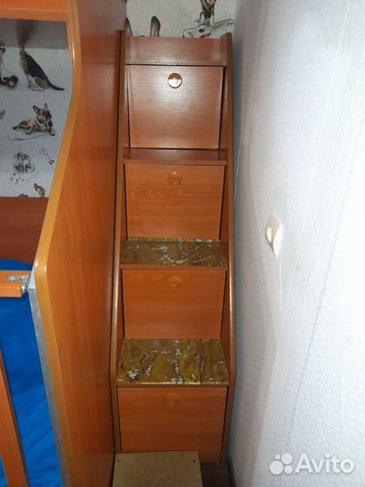 Двухъярусная кровать