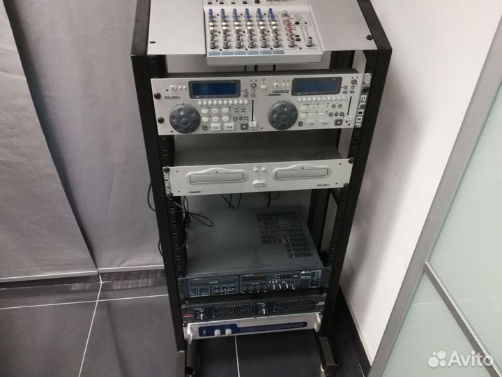 Стойка музыкальная