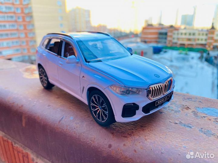 Модель металлическая BMW X5M 40d G05 белый
