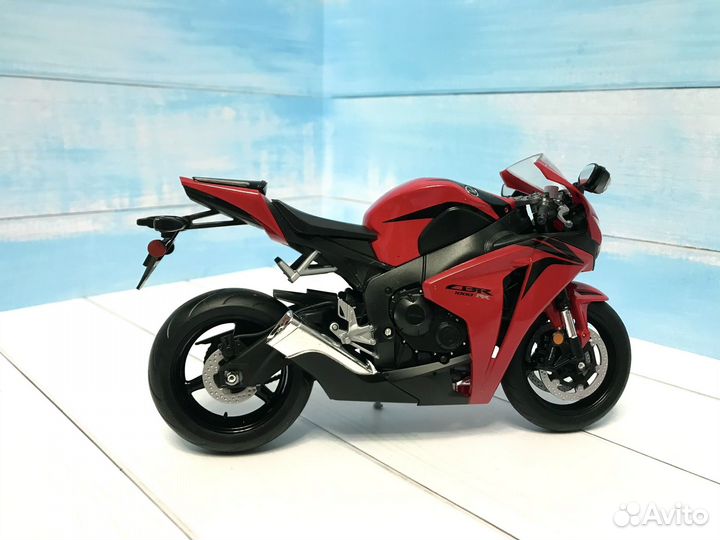 Модель мотоцикла honda CBR-1000R 1/10