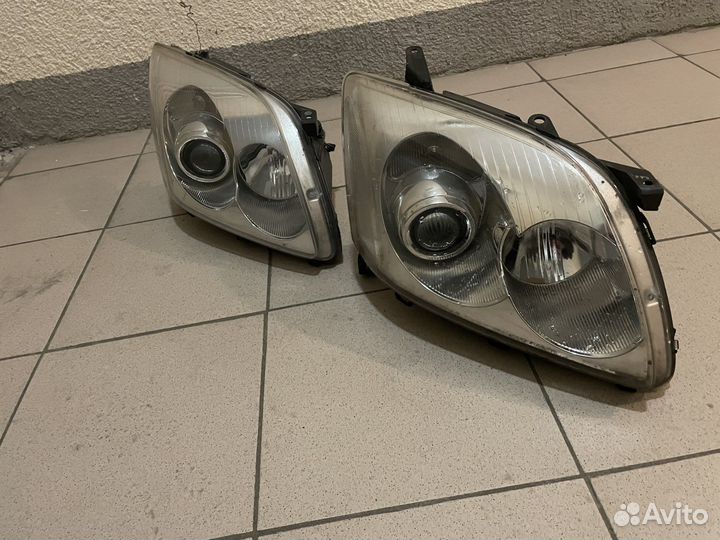 Фара правая toyota avensis 2
