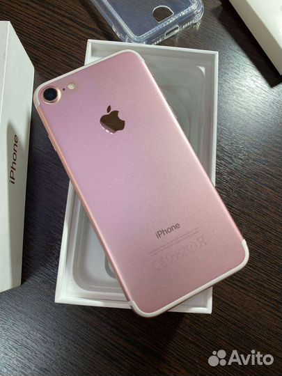 Телефон iPhone 7 32/100 RU/A