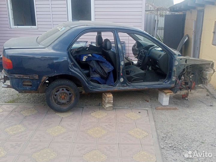 Mitsubishi Carisma, 1998