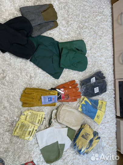 Перчатки разные