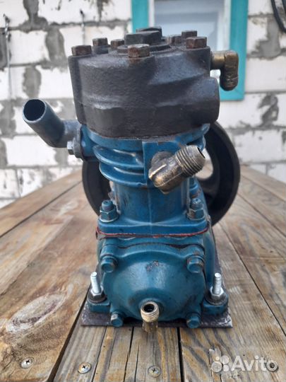 Компрессор автомобильный двухпоршневой