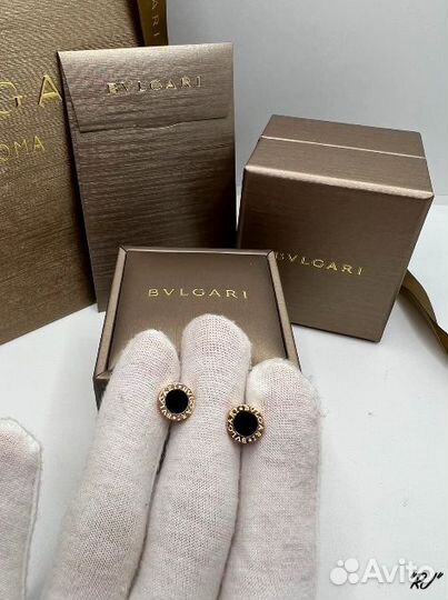 Женские пусеты Bvlgari с природным ониксом