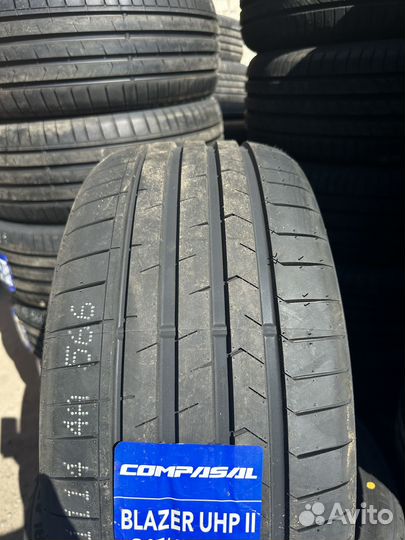 Compasal Blazer UHP II 215/55 R17 98W