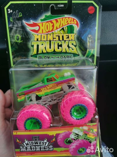 Новый hot wheels монстр трак светящийся в темноте