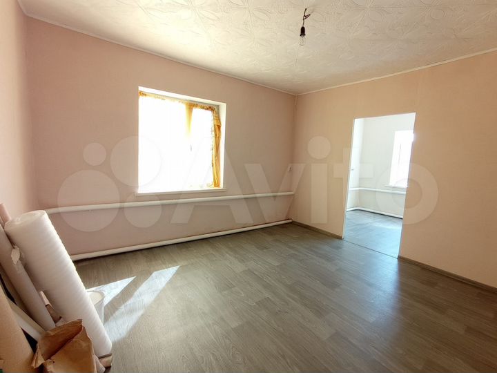 4-к. квартира, 60 м², 1/1 эт.