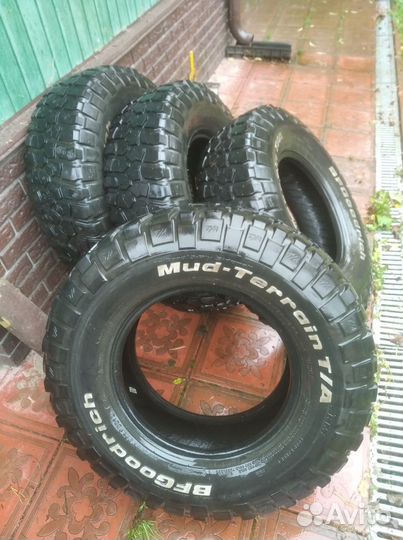 Bfgoodrich Mud-Terrain T/A KM2 265/75 R16