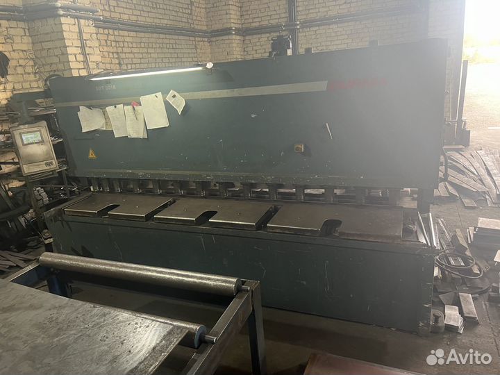 Рубка металла на гильотине