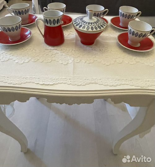 Фарфоровый красный сервиз