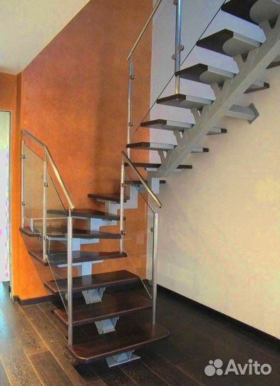 Лестница в дом или квартиру