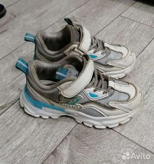 Кроссовки и слипоны