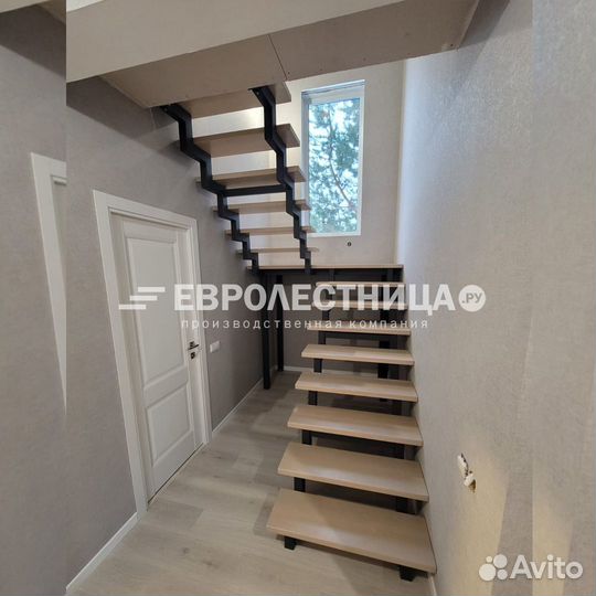 Лестница на двух косоурах
