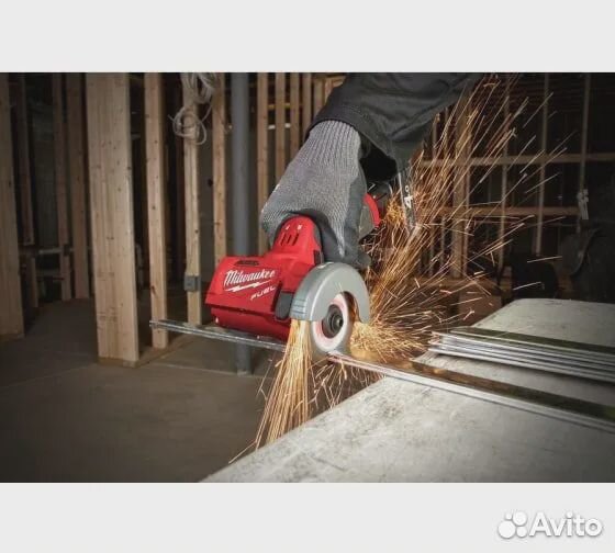 Отрезная машина Milwaukee M12 fcot-422X