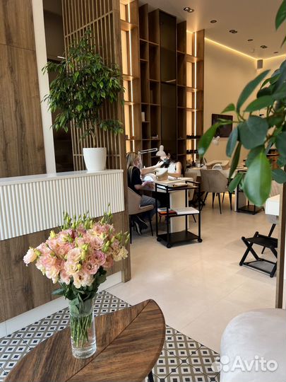 Модель на наращивание ногтей