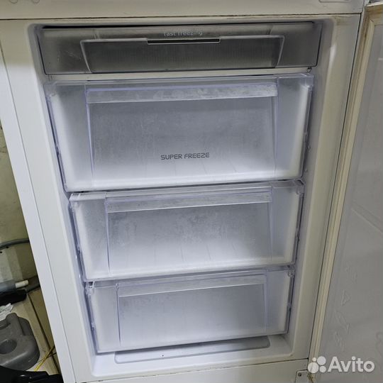 Холодильник Hotpoint Ariston