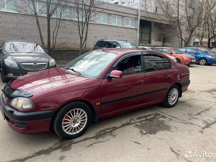 Toyota Avensis 1.6 МТ, 1999, 331 000 км