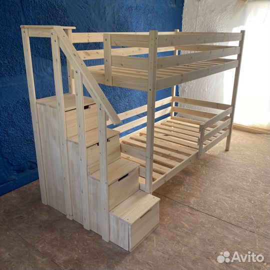 Двухъярусная кровать с лестницей комодом