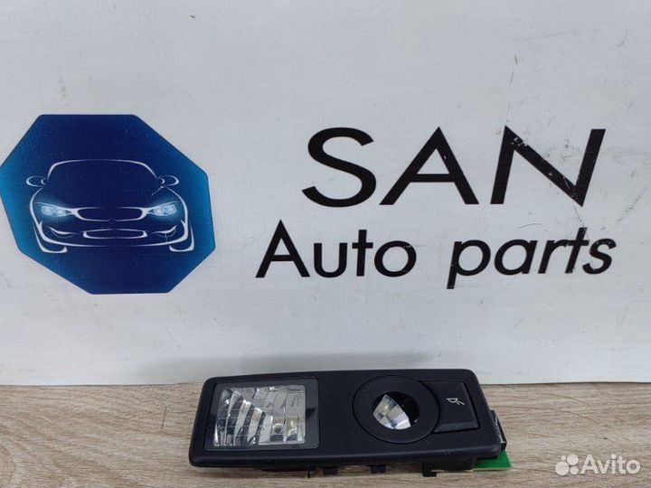 Плафон подсветки салона задний правый Bmw X5 Рест