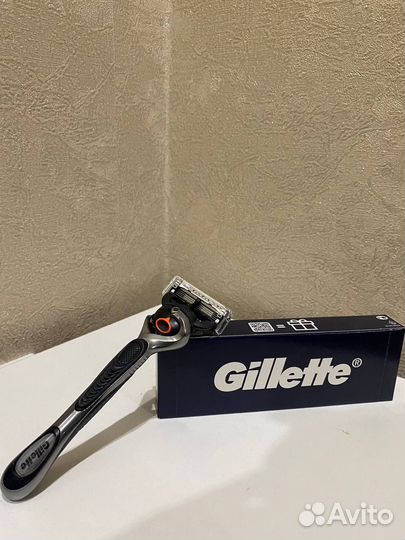 Подарочный набор Станок gilette fusion 5