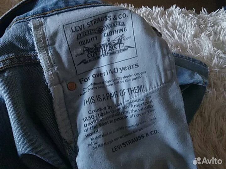 Джинсы Levis