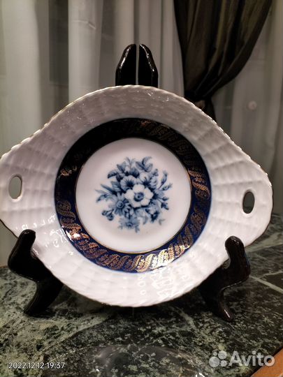 Фарфоровое блюдо