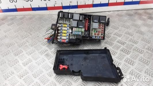 Блок предохранителей ford kuga 1 (MUK08M101)