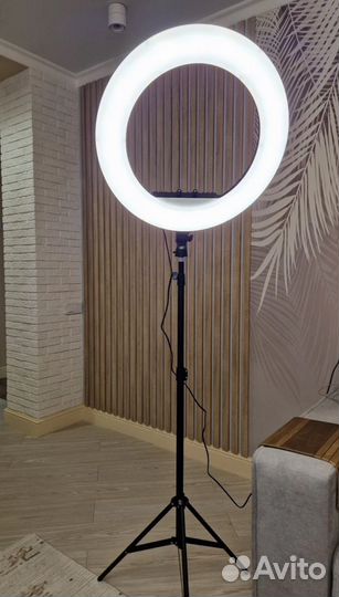 Кольцевая лампа со штативом