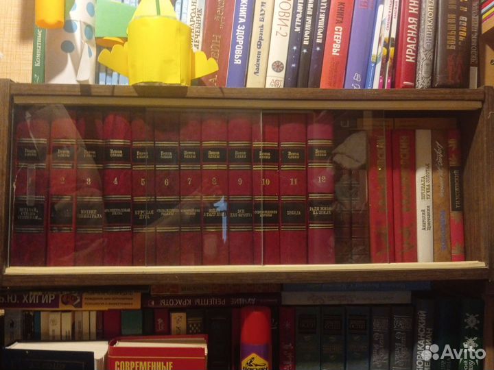 Полка книжная настенная со стеклом