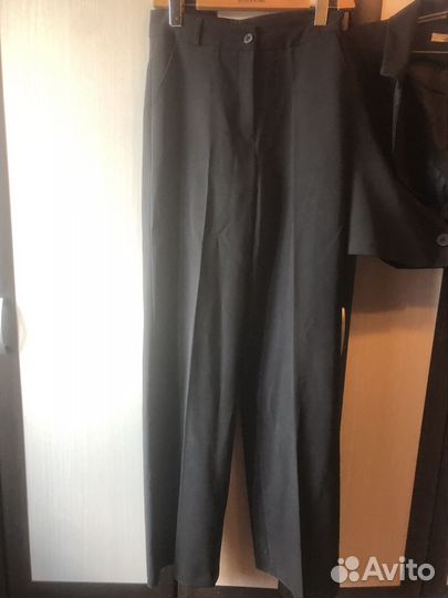 Костюм чёрный брючный 44 46 водолазка в подарок