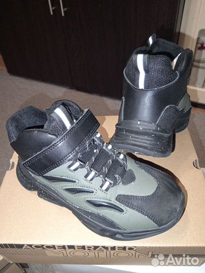 Кроссовки утеплённые 33р