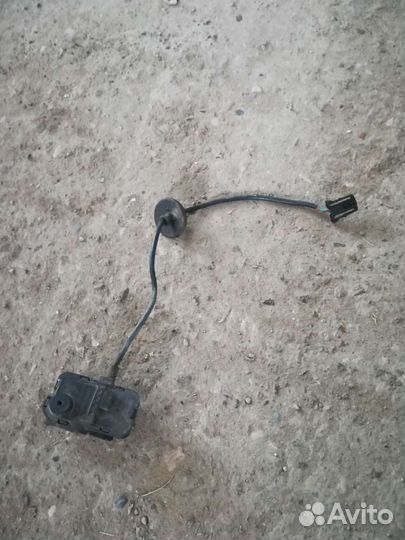 Активатор лючка бензобака VW Polo, Jetta, Rapid