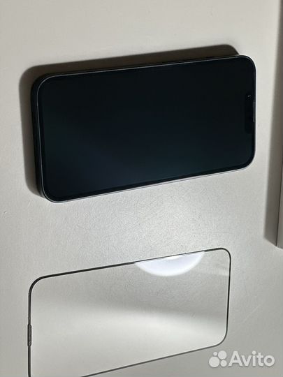 Телефон iPhone 13