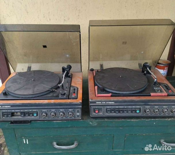 Ламповый радиоприемник и проигрыватель винила