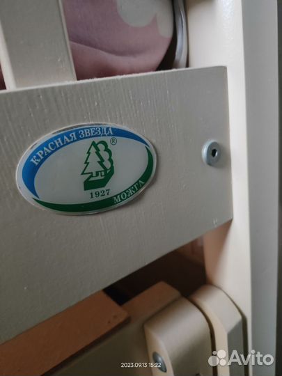 Детская кроватка с маятником