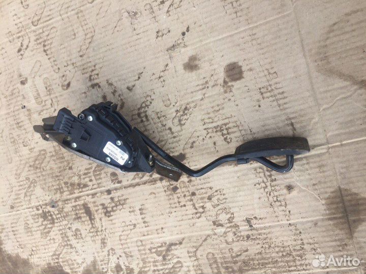 Nissan Almera N16 педаль газа 18002AU410