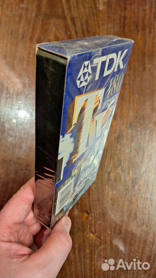 Видеокассета VHS в упаковке