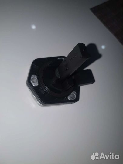 Датчик уровня масла audi/VW/skoda 550886
