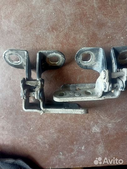 Петля двери багажника верхняя Range Rover 3