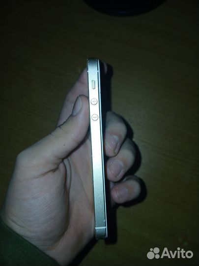 iPhone SE, 128 ГБ