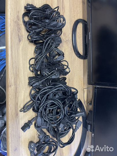 Кабель питания и кабель vga