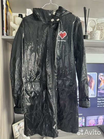Плащ-дождевик Love Moschino